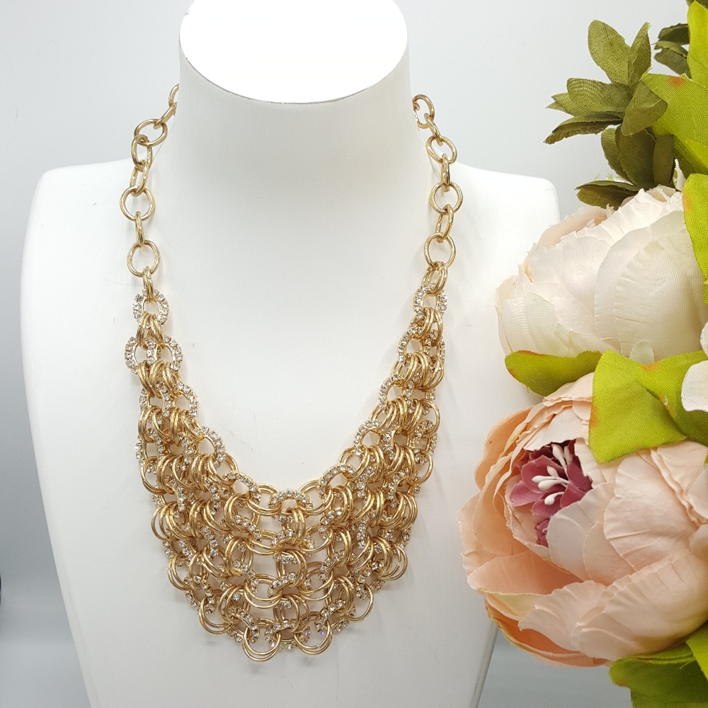 ✔️NWT Bella Del Mar Gold Bib Necklace